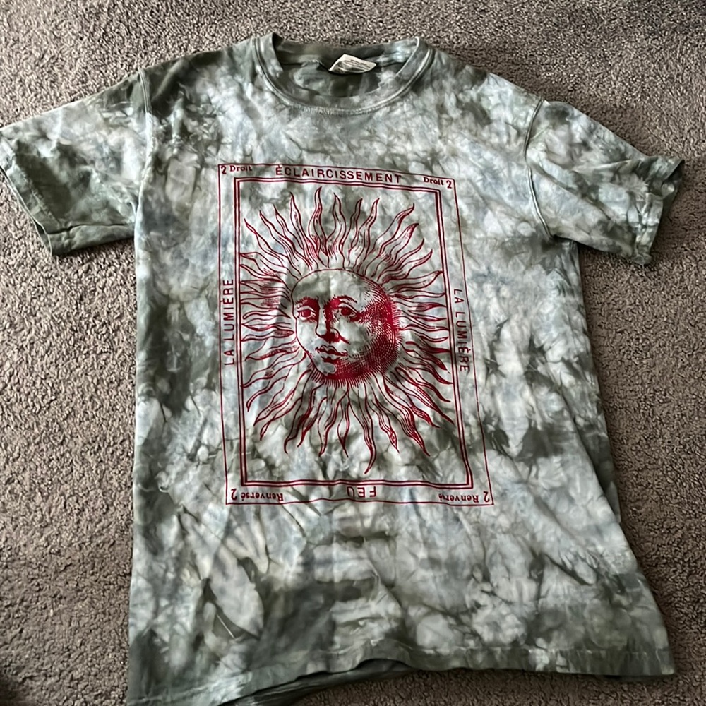 Graphic tee